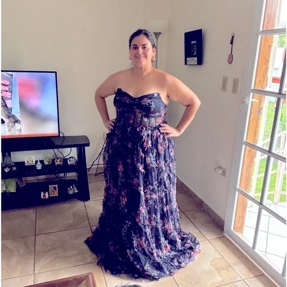 Formal Strapless Dress, Great for a Wedding or a Party ! - Picture 6 of 6